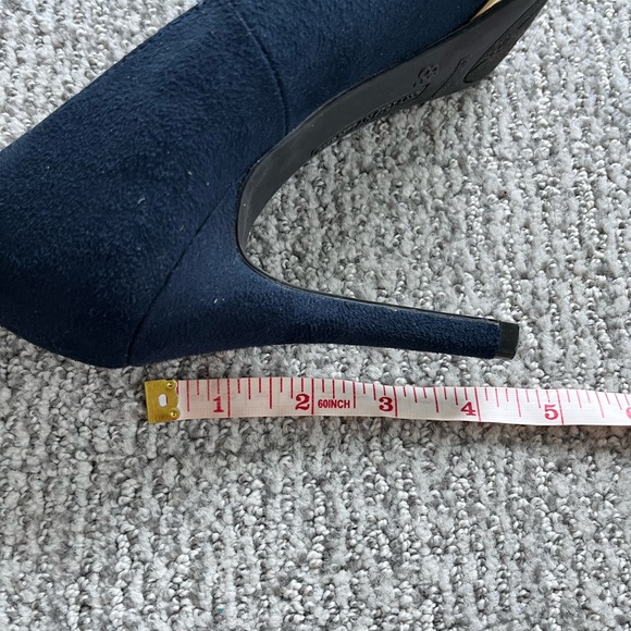 Christian Siriano Navy and Gold Pumps *Size 8 and 1/2* - Picture 7 of 9